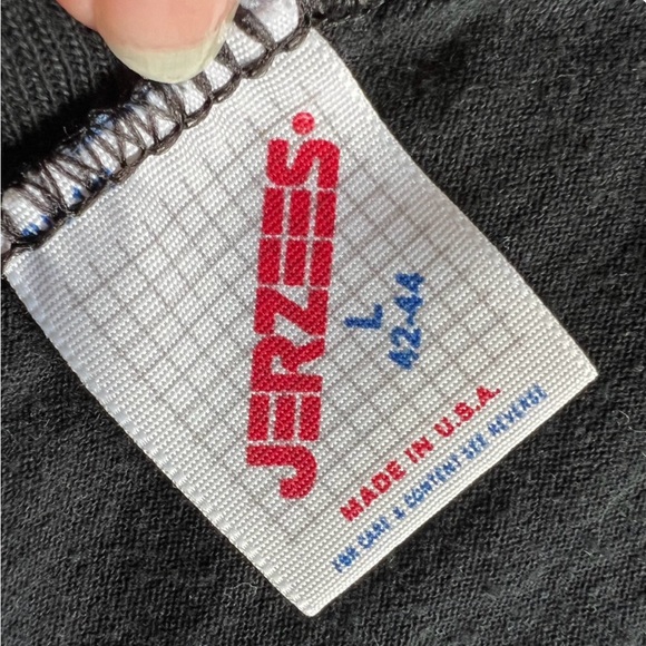 87’ Jerzees Raccoon Graphic Tee - Picture 4 of 4